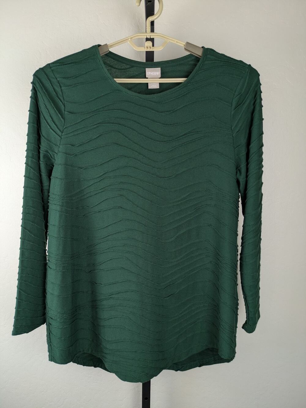 Chico's green textured knit top long sleeve poly rayon blend